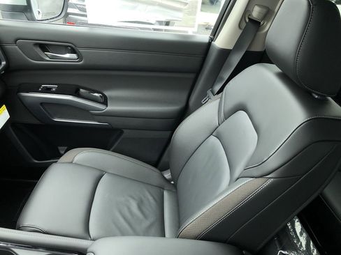 New 2025 Nissan Pathfinder SL image 32