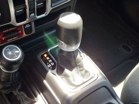 Used 2024 Jeep Wrangler Unlimited AWD/4WD image 18