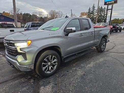 Used 2023 Chevrolet Silverado 1500 LT image 2