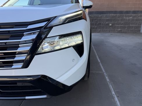 Used 2025 Nissan Rogue Platinum w/ Tech Package FWD image 11