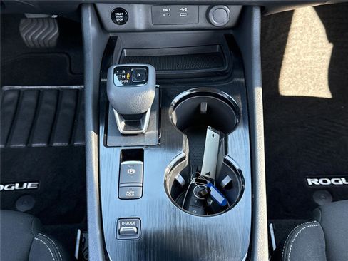 Used 2025 Nissan Rogue S FWD image 5