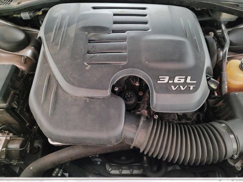 Used 2014 Dodge Challenger SXT image 30