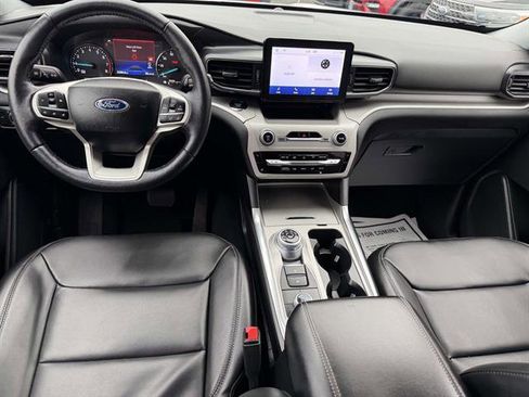 Used 2022 Ford Explorer XLT w/ Equipment Group 202A image 10