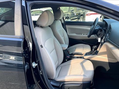 Used 2017 Hyundai Elantra SE image 9