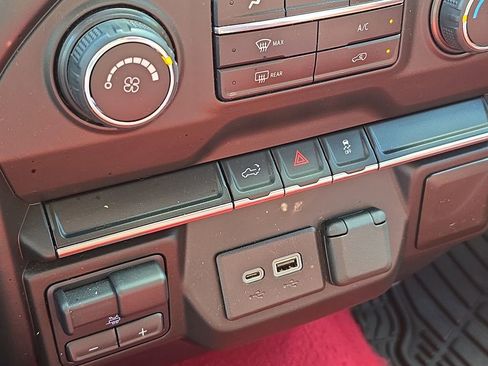 Used 2021 Chevrolet Silverado 2500 Custom w/ Custom Value Package image 22