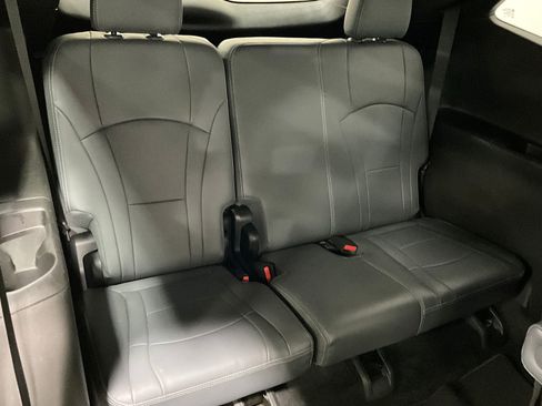 Used 2023 Buick Enclave Essence image 25