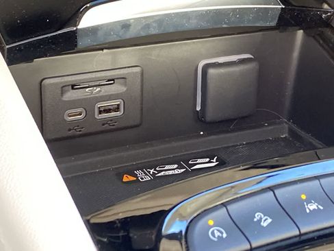 Used 2022 Buick Envision Avenir w/ Technology Package II image 28