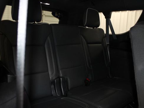 Used 2024 Chevrolet Suburban Premier AWD/4WD image 31