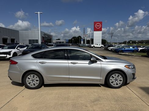 Used 2019 Ford Fusion S FWD image 13