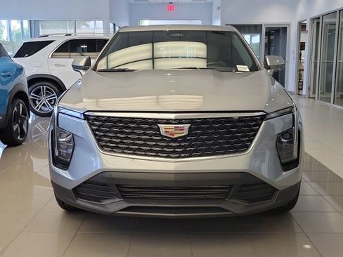 Used 2024 Cadillac XT4 Luxury FWD image 2