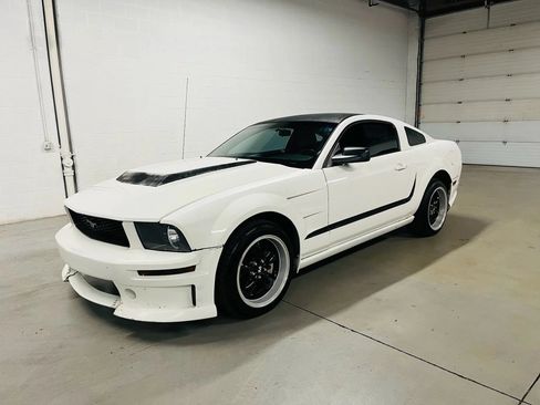 Used 2007 Ford Mustang Coupe RWD image 2