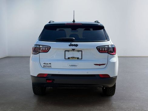 Used 2025 Jeep Compass Trailhawk AWD/4WD image 4