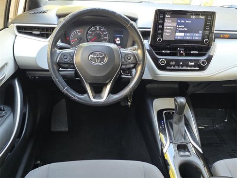Used 2020 Toyota Corolla SE image 12