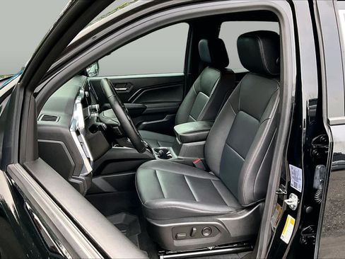 Used 2024 GMC Canyon Elevation w/ Elevation Premium Package AWD/4WD image 9