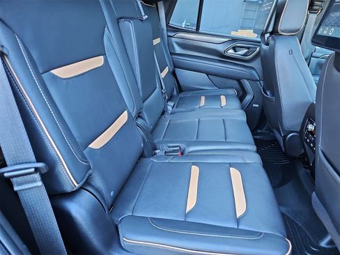 Used 2024 GMC Yukon AT4 w/ Technology Package image 17