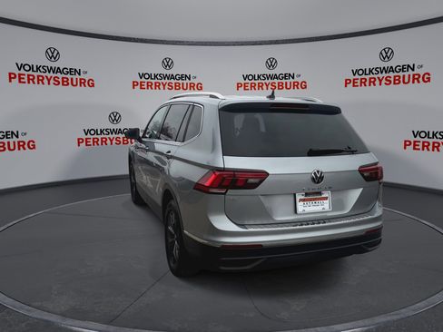 Certified 2022 Volkswagen Tiguan SE image 7