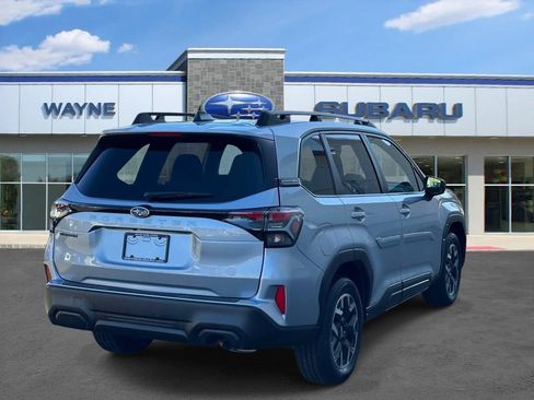 Used 2025 Subaru Forester Premium AWD/4WD image 4