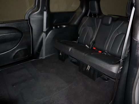 Used 2020 Chrysler Pacifica Touring-L w/ Advanced Safetytec Group image 21