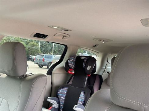 Used 2019 Chrysler Pacifica Touring Plus w/ Advanced Safetytec Group FWD image 10