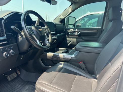 Used 2025 Chevrolet Silverado 2500 LTZ w/ LTZ Premium Package AWD/4WD image 8