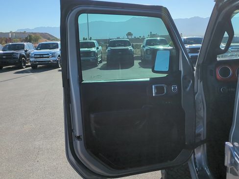 Used 2018 Jeep Wrangler Unlimited Rubicon AWD/4WD image 11