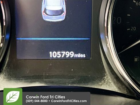 Used 2018 Nissan Rogue SV image 2