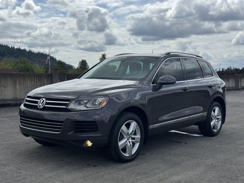 Used 2012 Volkswagen Touareg TDI image 1