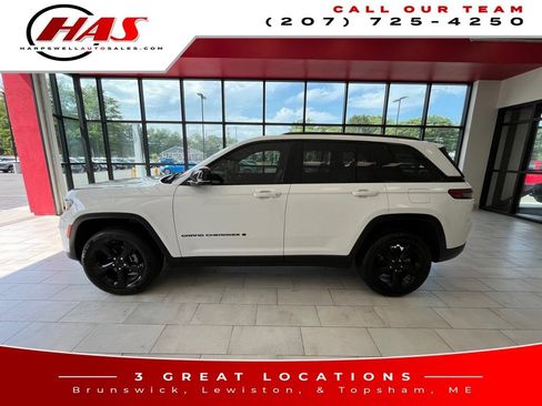 Used 2024 Jeep Grand Cherokee Altitude AWD/4WD image 2