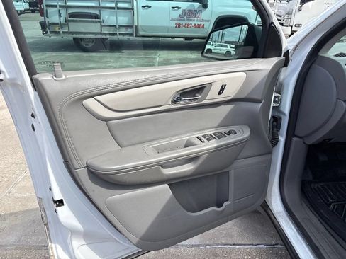 Used 2017 Chevrolet Traverse LS FWD image 9