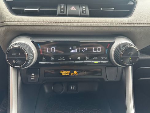 Used 2019 Toyota RAV4 XLE Premium w/ All Weather Liner Package AWD/4WD image 18
