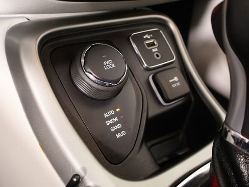 Used 2021 Jeep Compass Latitude w/ Driver Assistance Group AWD/4WD image 8