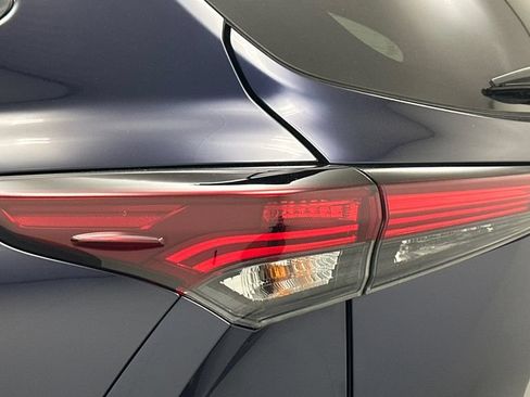 Used 2024 Toyota Highlander XLE AWD/4WD image 23