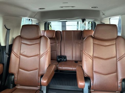 Used 2019 Cadillac Escalade Luxury image 38