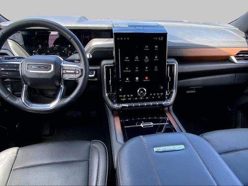 Used 2025 GMC Yukon XL Denali AWD/4WD image 15