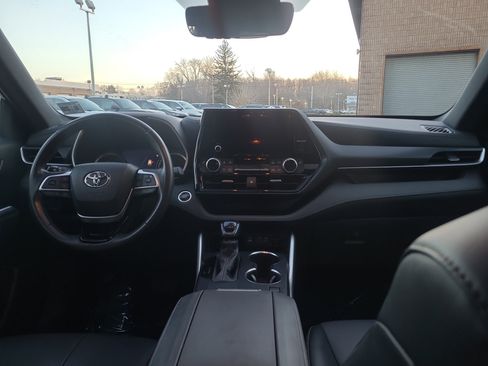 Certified 2024 Toyota Highlander XSE image 18