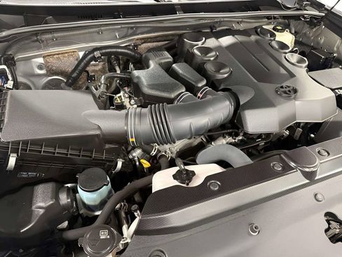 Used 2022 Toyota 4Runner SR5 AWD/4WD image 39