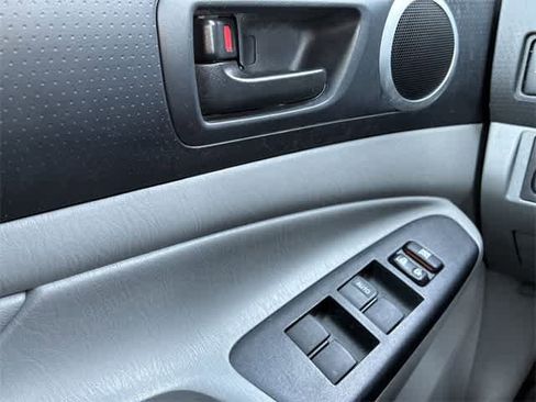 Used 2014 Toyota Tacoma PreRunner w/ SR5 Package image 39