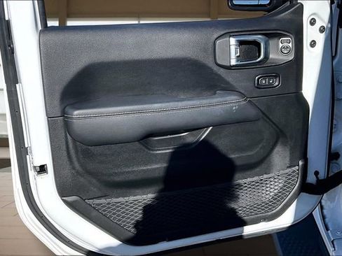 Used 2022 Jeep Wrangler Unlimited Sahara w/ Cold Weather Group image 23