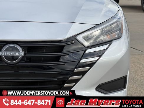 Used 2025 Nissan Versa SV image 4