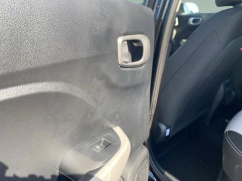 Used 2025 Hyundai Venue SEL FWD image 30