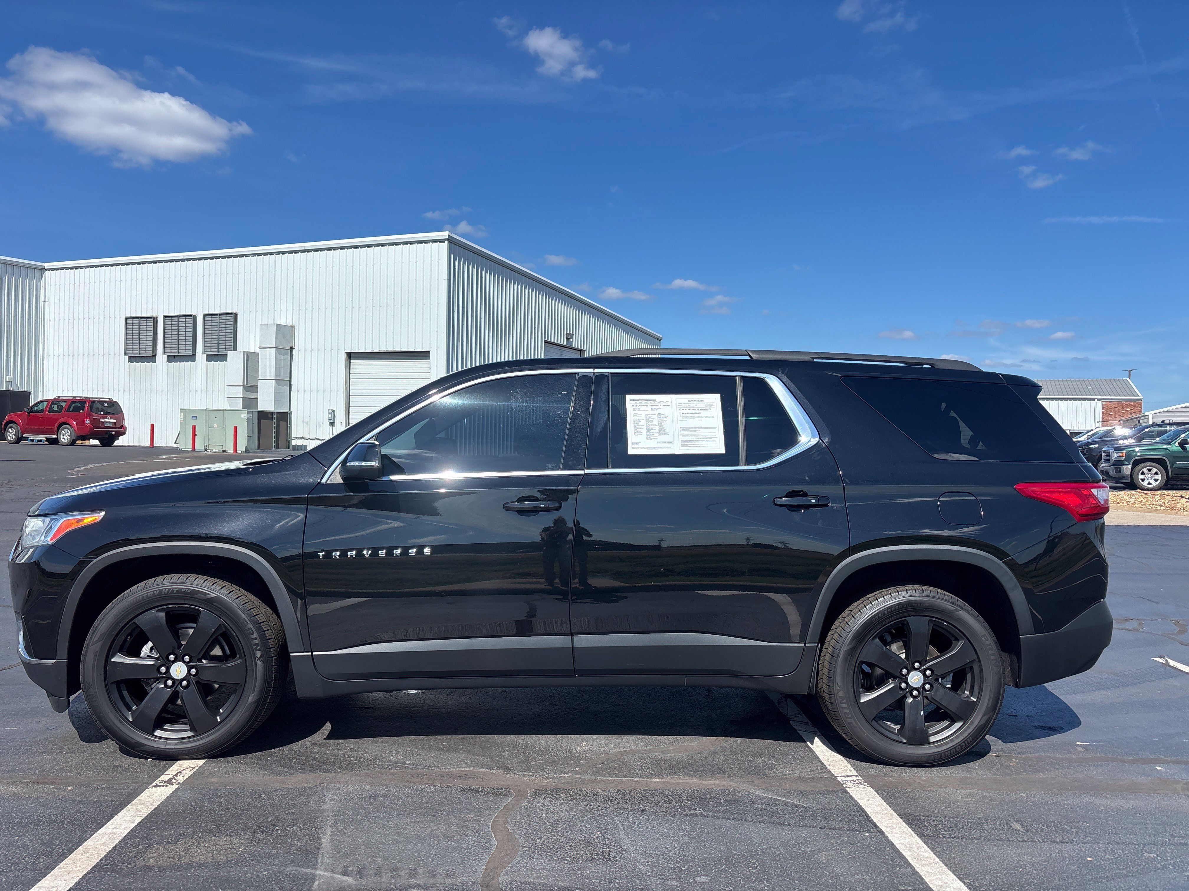 Used 2021 Chevrolet Traverse LT w/ LT Premium Package FWD image 3