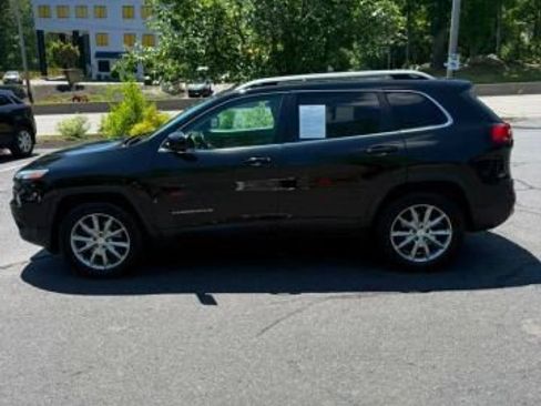 Used 2018 Jeep Cherokee Limited AWD/4WD image 7
