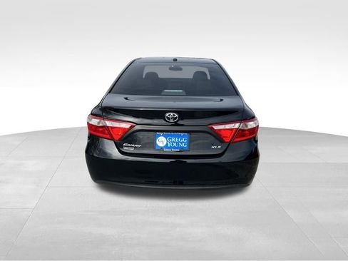 Used 2015 Toyota Camry XLE w/ Moonroof Package FWD image 5