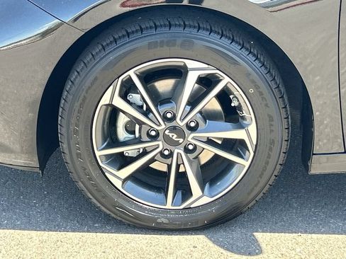 Used 2023 Kia Forte LXS w/ LXS Technology Package FWD image 32