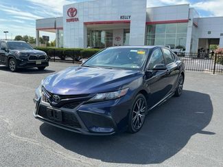 Used 2022 Toyota Camry SE image 1