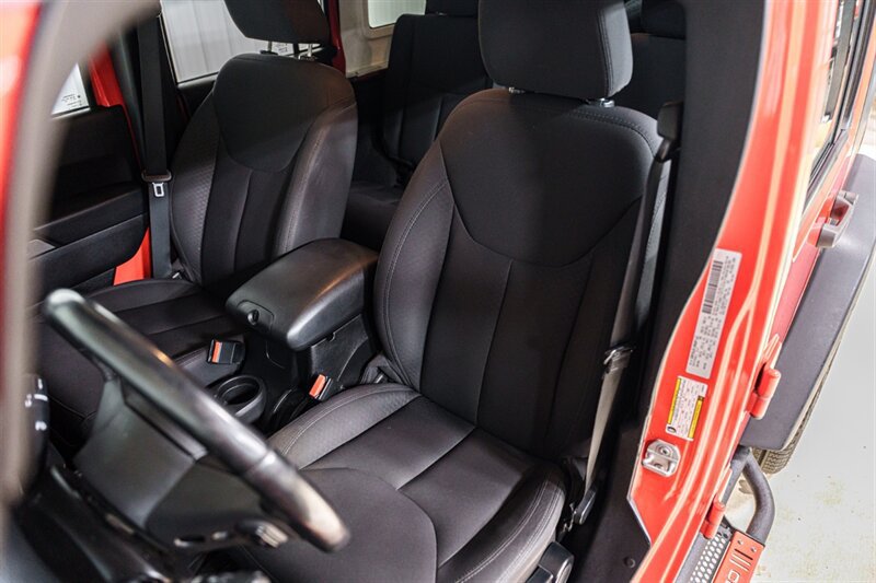 Used 2015 Jeep Wrangler Unlimited Sport w/ Connectivity Group AWD/4WD image 11