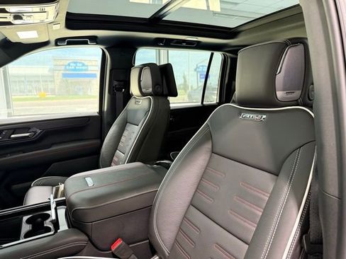 Used 2025 GMC Yukon XL AT4 Ultimate image 17