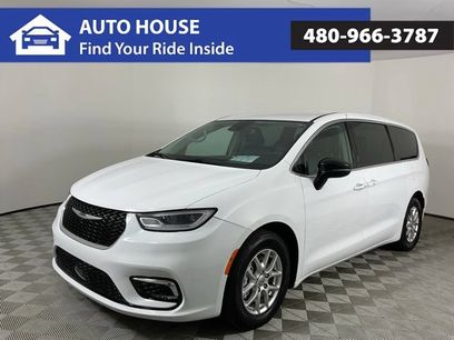 Used 2024 Chrysler Pacifica Touring-L