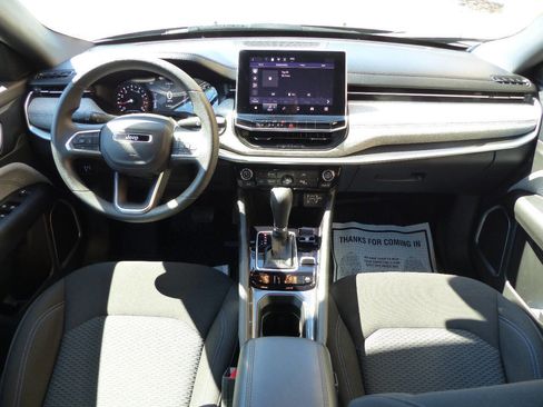 Used 2024 Jeep Compass Sport image 31
