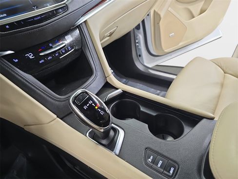 Used 2018 Cadillac XT5 Luxury image 27